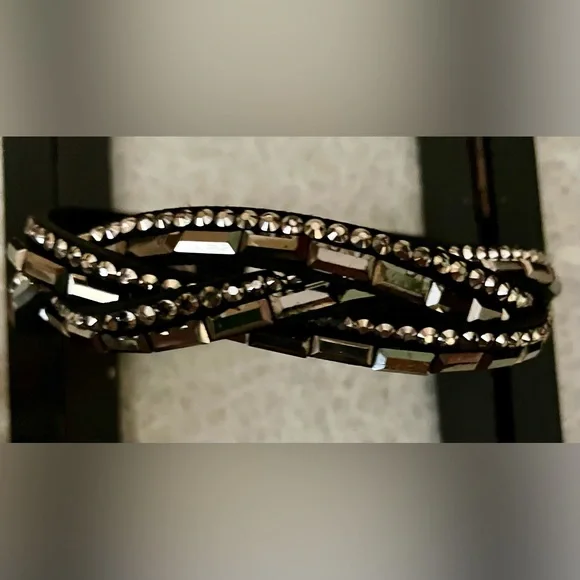 Lot of 4 Fashion Bracelets Costume Jewelry - Picture 5 of 6